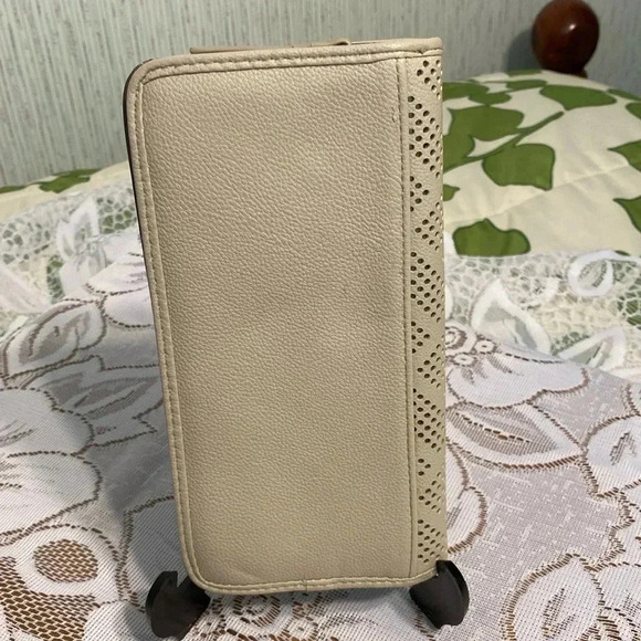 Jessica Simpson Clutch Zipper Wallet Gray & Metallic Color Faux Leather design - Picture 4 of 9